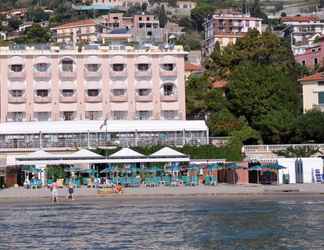 Exterior 2 Hotel Regina Alassio