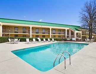 Accommodation Services 2 HOWARD JOHNSON GREENSBORO/NEAR THE COLISEUM(EX HAMPTON INN GREENSBORO FOUR SEASONS)