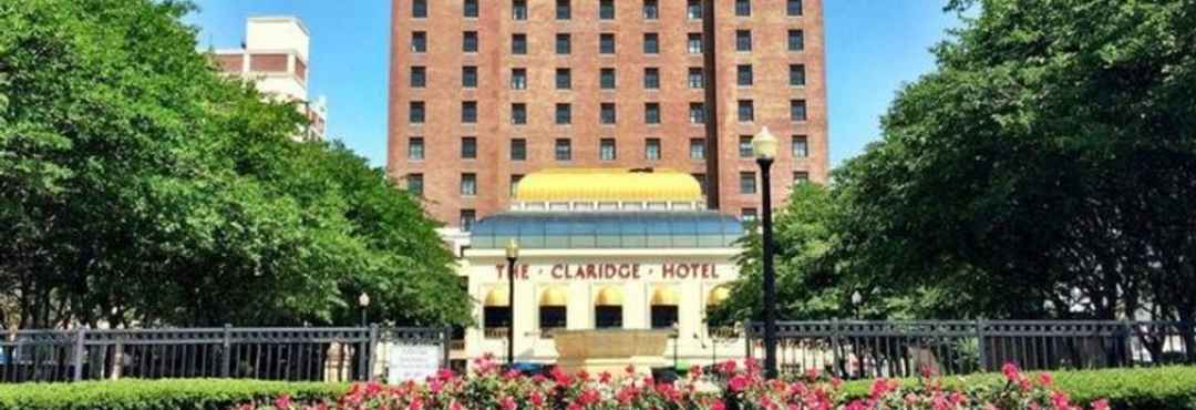 Bangunan The Claridge Hotel