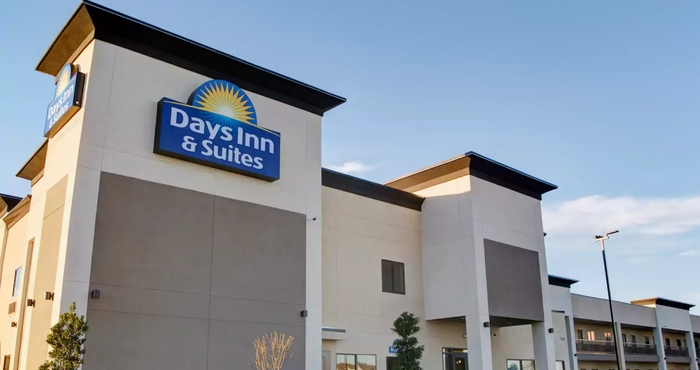 Exterior DAYS INN AND SUITES