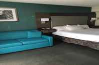 Bedroom Wingate by Wyndham Kansas City Northeast