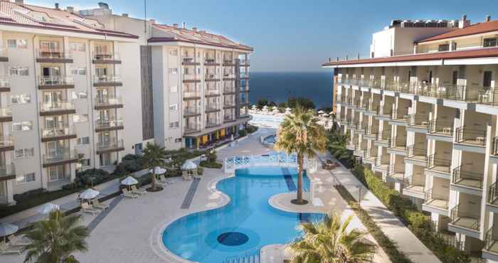 Luar Bangunan Ramada Hotel and Suites by Wyndham Kusadasi