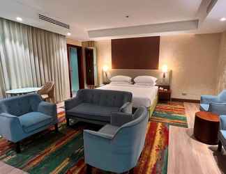Bedroom 2 City Seasons Suites Dubai