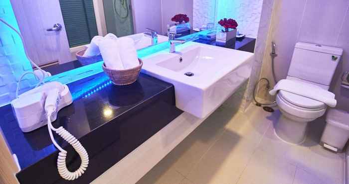 In-room Bathroom Sonia Residence Pattaya