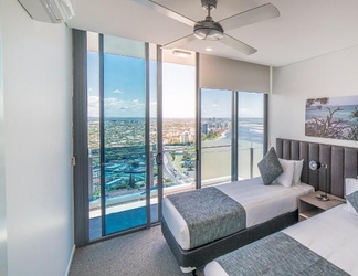 Bedroom 2 SKY BROADWATER APARTMENTS