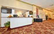 Lobby 3 Genetti Hotel SureStay Collection By Best Western