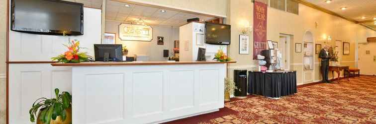 Lobby Genetti Hotel SureStay Collection By Best Western