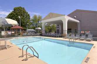 Layanan Hotel 4 Days Inn By Wyndham Raleigh Midtown