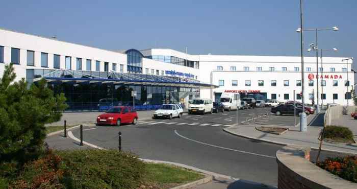 Bangunan Ramada Airport Hotel Prague