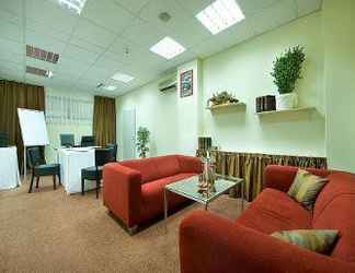 Lobi 2 Ramada Airport Hotel Prague