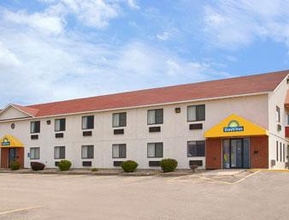 Exterior Econo Lodge Inn & Suites Yankton SD