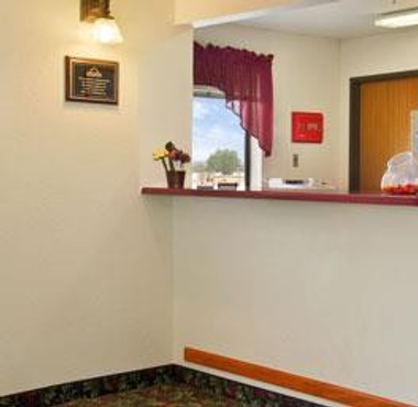 Lobby 2 Econo Lodge Inn & Suites Yankton SD