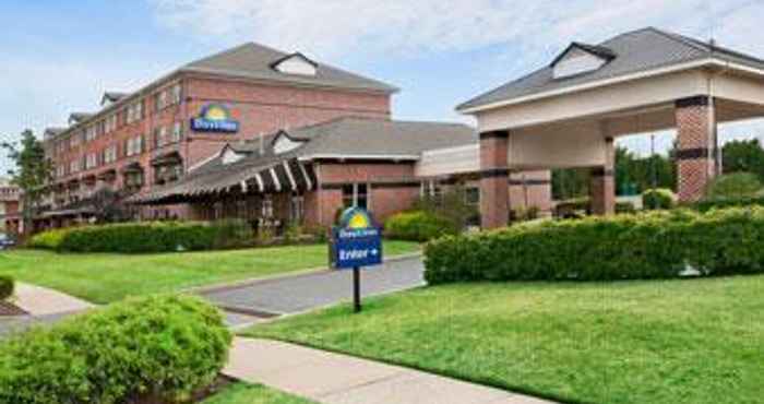 Exterior Days Inn By Wyndham Hershey