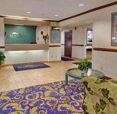 Lobi 2 Baymont Inn and Suites Kalamazoo