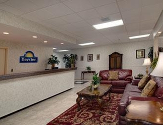 Lobby 2 DAYS INN MAYSVILLE