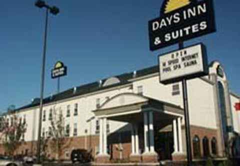 Exterior Days Inn and Suites Murfreesboro