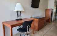 Bedroom 2 Days Inn & Suites by Wyndham Orlando East UCF Area