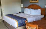 Bedroom 4 Days Inn & Suites by Wyndham Orlando East UCF Area