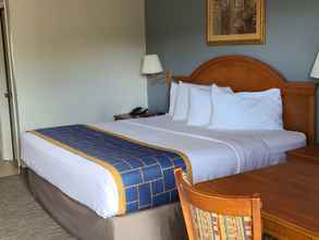 ห้องนอน 4 Days Inn & Suites by Wyndham Orlando East UCF Area