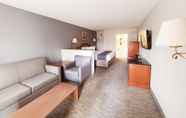 Bedroom 7 Days Inn & Suites by Wyndham Orlando East UCF Area