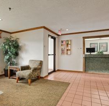 Lobby 2 Super 8 By Wyndham Peoria