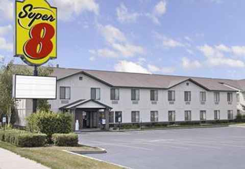 Exterior Super 8 By Wyndham Delavan Near Lake Geneva