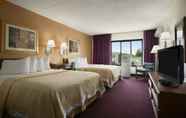 Bedroom 5 Ramada by Wyndham Pittsburgh/New Stanton