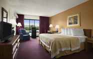 Bedroom 3 Ramada by Wyndham Pittsburgh/New Stanton