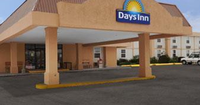 Exterior Days Inn by Wyndham Conneaut