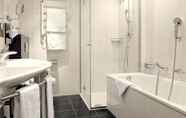 In-room Bathroom 5 Wilden Mann