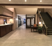 Lobi 3 Ramada Plaza By Wyndham Calgary Downtown