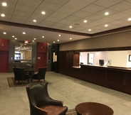 Lobi 2 Ramada Plaza By Wyndham Calgary Downtown