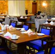 Restaurant 4 Ramada Al Qassim Hotel And Suites