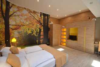 Bedroom 4 Emonec Hotel