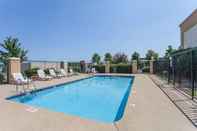 Swimming Pool Baymont by Wyndham La Vergne (ex SureStay Plus Hotel by Best Western Nashville Southeast)