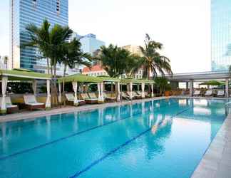 Swimming Pool 2 Hotel AKA Brickell