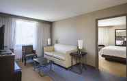 Bedroom 7 Holiday Inn Capitol