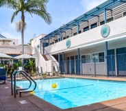 Swimming Pool 4 Beachside Inn