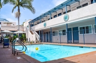 Swimming Pool Beachside Inn