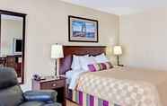 Bedroom 6 Quality Inn Wayne Fairfield Area New York NY