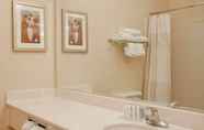 In-room Bathroom 4 Comfort Inn and Suites Liverpool Clay (Ex Wingate by Wyndham)