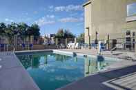 Swimming Pool Howard Johnson Express Inn Albuquerque