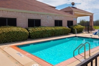 Swimming Pool Days Inn Fort Worth Stockyards