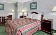 Bedroom 4 Days Inn Williamsburg Colonial Area 902 Richmond