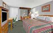 Bedroom 5 Days Inn Williamsburg Colonial Area 902 Richmond