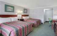 Bedroom 6 Days Inn Williamsburg Colonial Area 902 Richmond