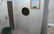 Toilet Kamar 4 Aysha Lily Cebu Guest House