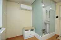 In-room Bathroom E Residence (ex. Ephphatha Residence)