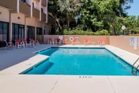 Swimming Pool Hilton Head Metropolitan Hotel