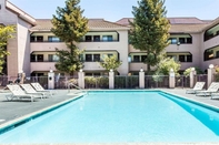 Swimming Pool Country Inn & Suites by Radisson, Vallejo Napa Valley CA (ex Ramada)